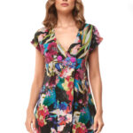 πανωφόρι με allover floral print , τυπωμένο σε παγιέτα (shine) με φόδρα μαύρη σατέν. Μαύρο φόντο και λουλούδια σε έντονα χρώματα.